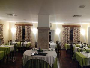 Een restaurant of ander eetgelegenheid bij Hotel Rural Quinta de Santo Antonio