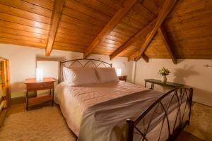 Ένα ή περισσότερα κρεβάτια σε δωμάτιο στο Katsarou Apartments