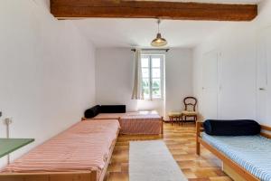 Tempat tidur dalam kamar di Familien Resort Haus
