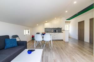 Kuchyňa alebo kuchynka v ubytovaní Apartment LORO