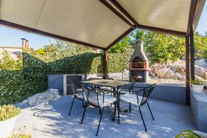 Patio alebo iná vonkajšia časť ubytovania Apartment LORO