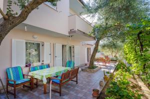 Vonkajšia záhrada v ubytovaní Apartments Blazenka
