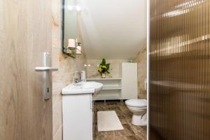 Kúpeľňa v ubytovaní Apartment LORO + 20 fotografií