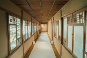 a hallway of a building with windows at Ochiairo in Izu