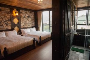 Postel nebo postele na pokoji v ubytování Youngquan HOTEL