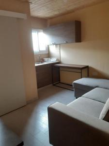 een kamer met 2 bedden en een keuken met een wastafel bij City Center Holiday room in Limassol
