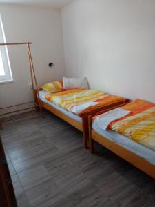 Posteľ alebo postele v izbe v ubytovaní Ivachnová 84