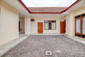 Φωτογραφία από το άλμπουμ του RedDoorz near Universitas Gajah Mada στη Γιογκιακάρτα