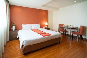 เตียงในห้องที่ Aspen Suites Hotel Sukhumvit 2