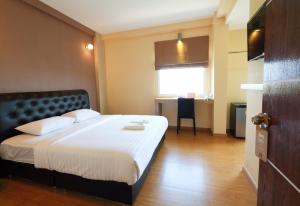 a hotel room with a bed and a dining room at Tripletreesvillage in Ban Sai Mai +57 photos