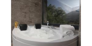 Ένα μπάνιο στο Plaza Hotel Izmir