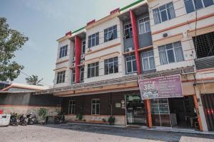 a large building with a sign in front of it at RedDoorz @ Jalan Hayam Wuruk Lampung 2 in Bandar Lampung