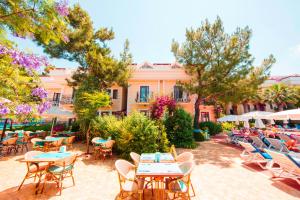 Gallery image of Yel Holiday Resort in Oludeniz