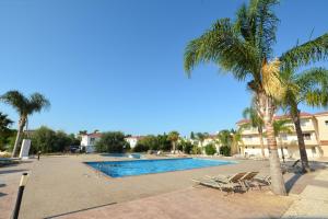The swimming pool at or close to Nissi Martha Apartment