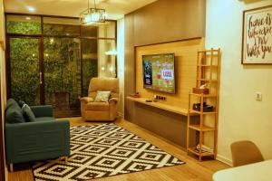 A television and/or entertainment centre at Graha Padma Avonia