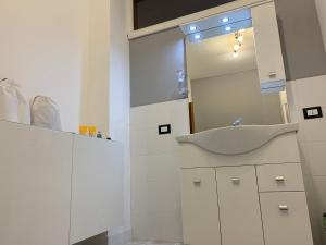 A bathroom at Casa vacanze Circle House Santa Filomena