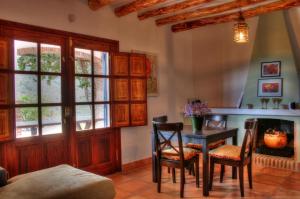 A seating area at Finca el Regalo