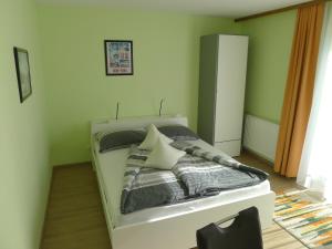 Postel nebo postele na pokoji v ubytování Alpenappartement Claudia