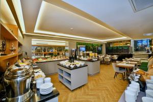 a restaurant with a buffet line with tables and chairs at SORRISO HOTEL DUE in Istanbul