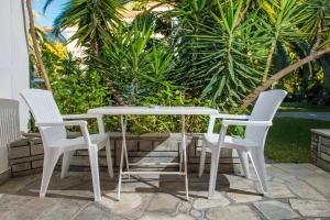 Ein Garten an der Unterkunft Hotel Pilalidis