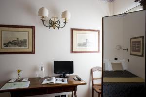 a room with a desk with a computer and a bed at B&B Le Cannelle FIESOLE in Fiesole