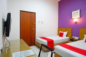 Gallery image of RedDoorz near Monumen Habibi Ainun in Parepare