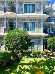Jardí fora de Hotel Noble Inn花椒客栈