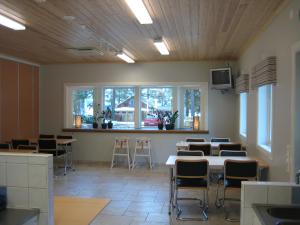 Restoran või mõni muu söögikoht majutusasutuses Karlstad Swecamp Bomstadbaden