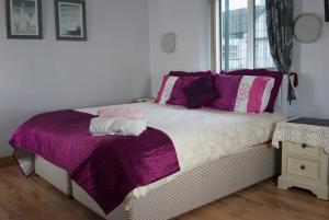 Gallery image of The Mourne Lodge "Cnocnafeola" in Kilkeel +27 photos