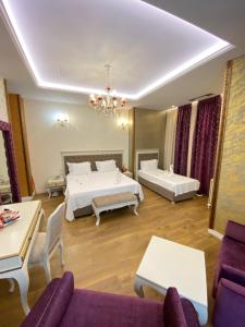 Ліжко або ліжка в номері The Red Bricks Hotel