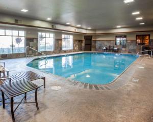 Comfort Suites Moses Lake 내부 또는 인근 수영장