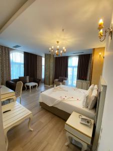 Ліжко або ліжка в номері The Red Bricks Hotel