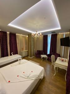 Ліжко або ліжка в номері The Red Bricks Hotel