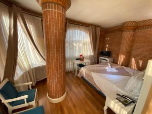 Ліжко або ліжка в номері The Red Bricks Hotel