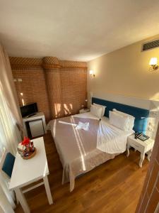 Ліжко або ліжка в номері The Red Bricks Hotel