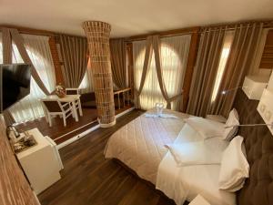 Ліжко або ліжка в номері The Red Bricks Hotel