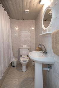 Ванная комната в Artemis Hotel Apartments