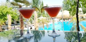 Bassein majutusasutuses Cross Resort Hotel või selle lähedal