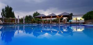 Bassein majutusasutuses Cross Resort Hotel või selle lähedal
