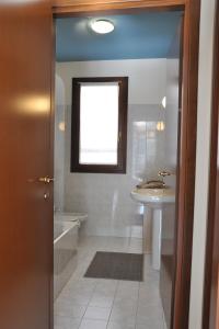 Ένα μπάνιο στο Casa Marisa +22 φωτογραφίες