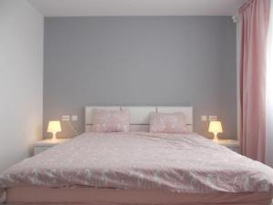 Apartament Tanya tesisinde bir odada yatak veya yataklar