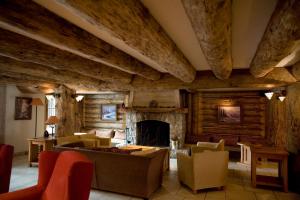 Foto dalla galleria di Huge Superior 4 Bedroom Apartment, Arc 1950, Les Arc, Spaciously Sleeps 8 to 10 over two floors, Ski In Ski Out ad Arc 1950