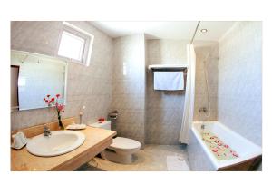 Phòng tắm tại Dai A Hotel +37 ảnh