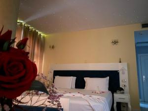 Ліжко або ліжка в номері The Red Bricks Hotel