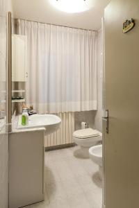 a bathroom with a sink and a toilet and a sink at B&B Cà Dea Calle in Vallà