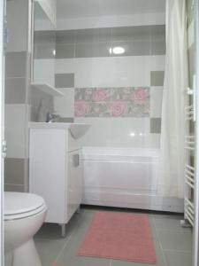 Ett badrum på Apartament Sarra