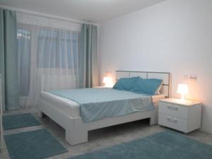 Säng eller sängar i ett rum på Apartament Sarra