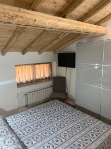 A bed or beds in a room at Rooms Teatro Greco
