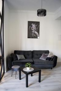 Posedenie v ubytovaní Black & White Apartament