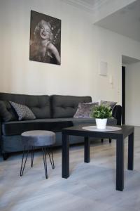 Posedenie v ubytovaní Black & White Apartament